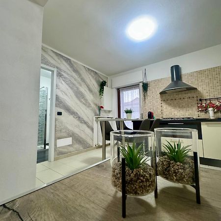 Casa Alessio - Elegante Appartamento Nel Cuore Di تشيزانو ماديرنو المظهر الخارجي الصورة